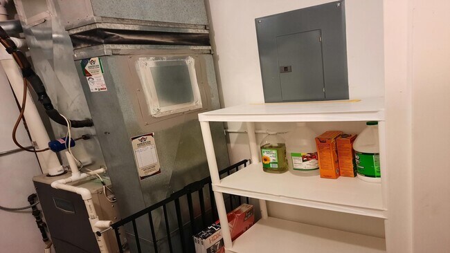 Building Photo - Elevate Your Lifestyle, Stunning 3-Bedroom Loft in Evanston