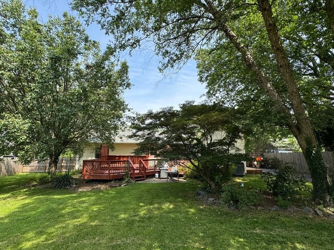 Building Photo - Beautiful 3 Bed 2.5 Bath Single Family Hom...