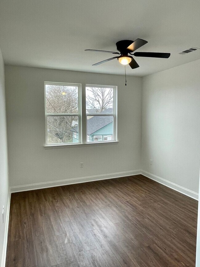 Building Photo - Newly Renovated 2BD/2.5BA with covered Driveway and Backyard