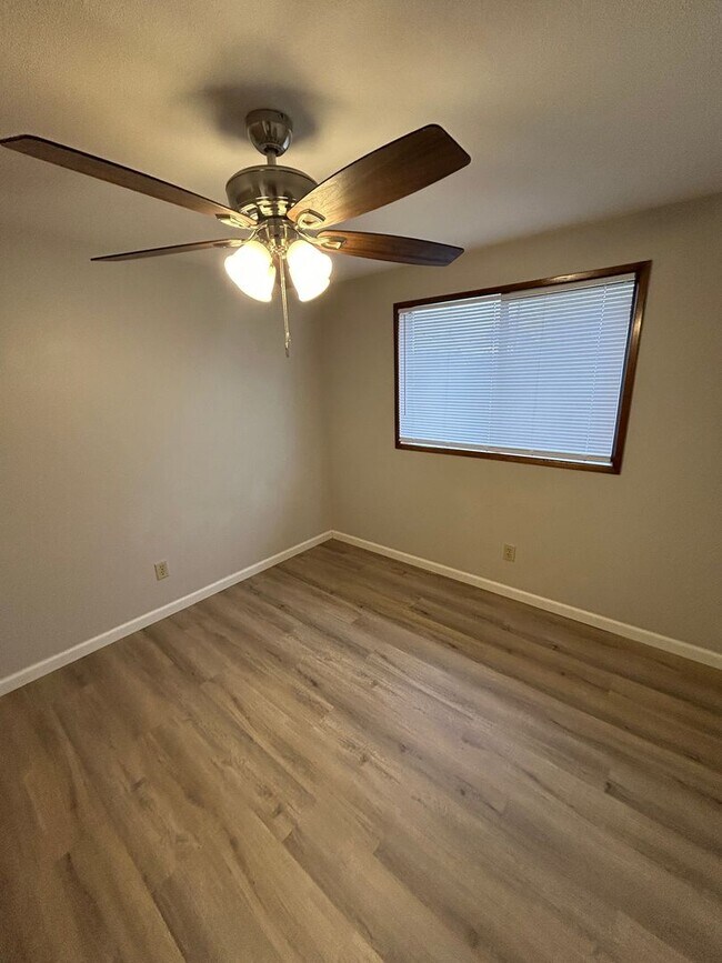 Building Photo - WES410