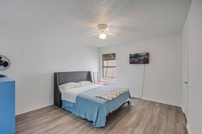 Building Photo - 582 Good Life Wy