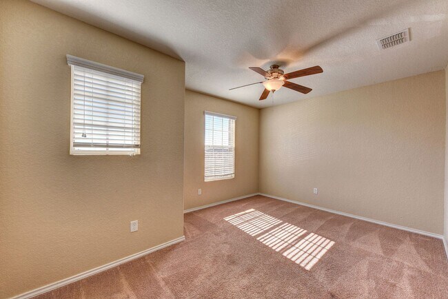 Building Photo - 4 Bedroom/3 Bath Ridge of Silverado Hills Subdivision