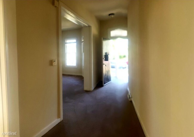 Building Photo - 2 br, 1 bath  - 2211 3rd Ave