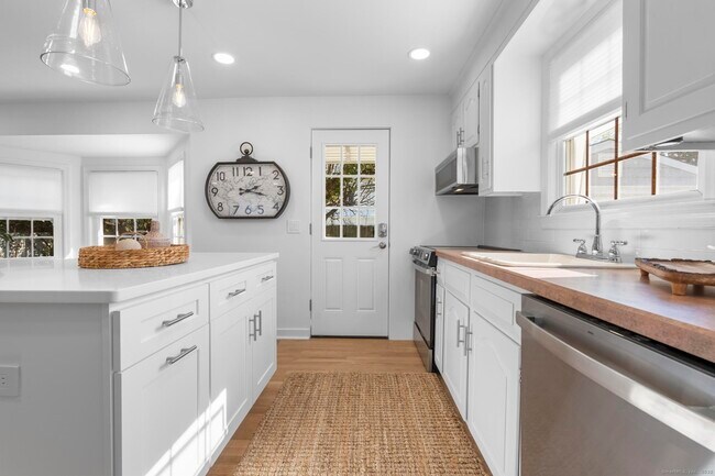 Building Photo - 27 Reef Ct