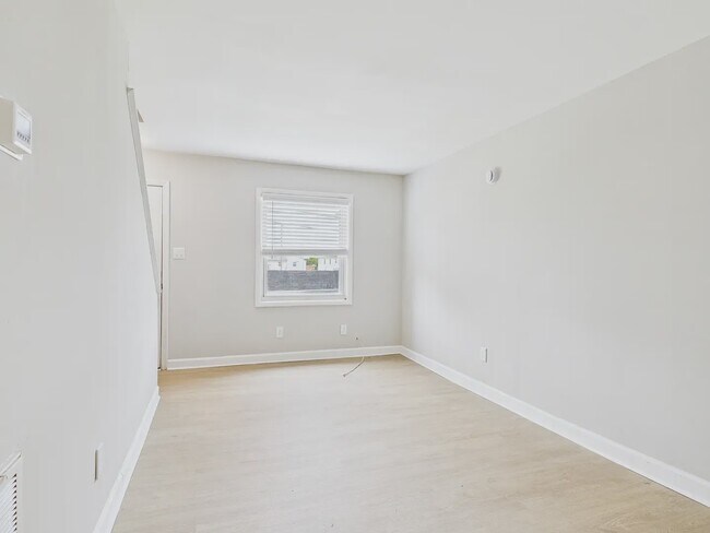 Building Photo - 27th Townhomes