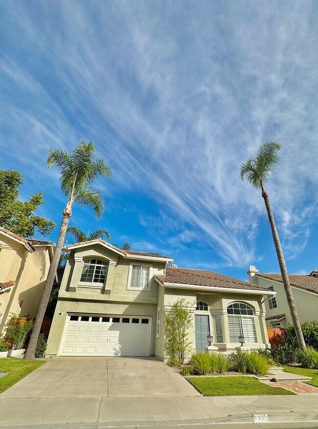 Building Photo - Picture Perfect Fully Furnished House! 3bd...