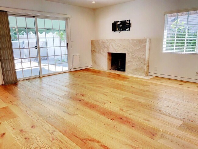 Building Photo - Charming, Remodeled 3-Bed / 3-Bath Home wi...