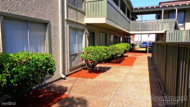 Building Photo - 4022 Montego Dr