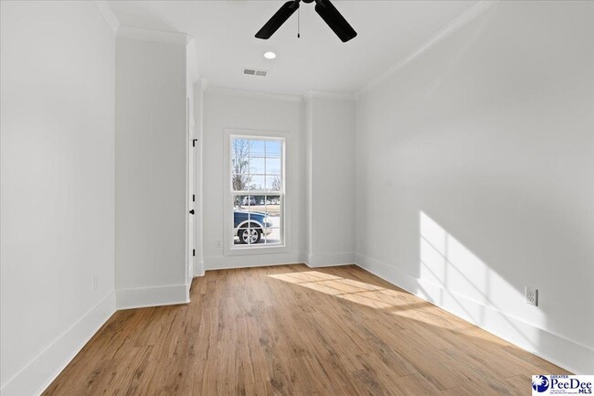 Building Photo - 501 W Cheves St