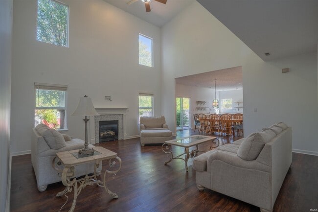 Building Photo - 2706 Grosbeak Ln