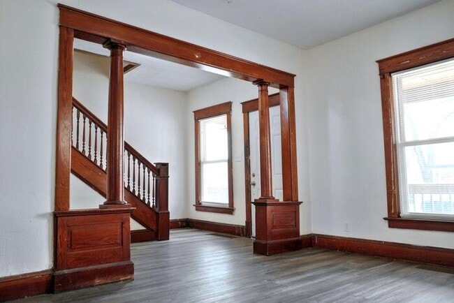 Building Photo - Spacious 3-Bedroom Home with Fenced Yard a...