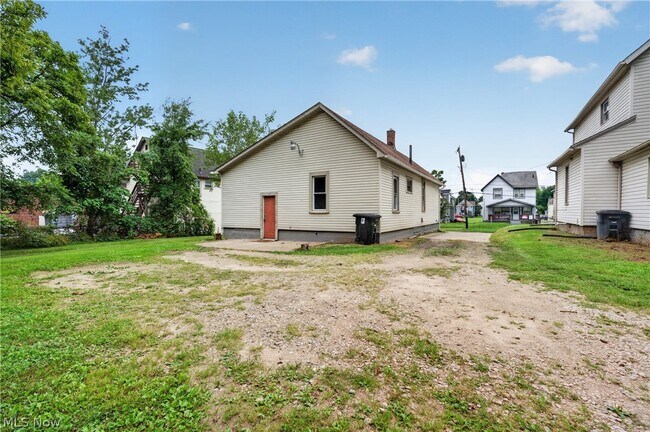 Building Photo - 517 Brown St