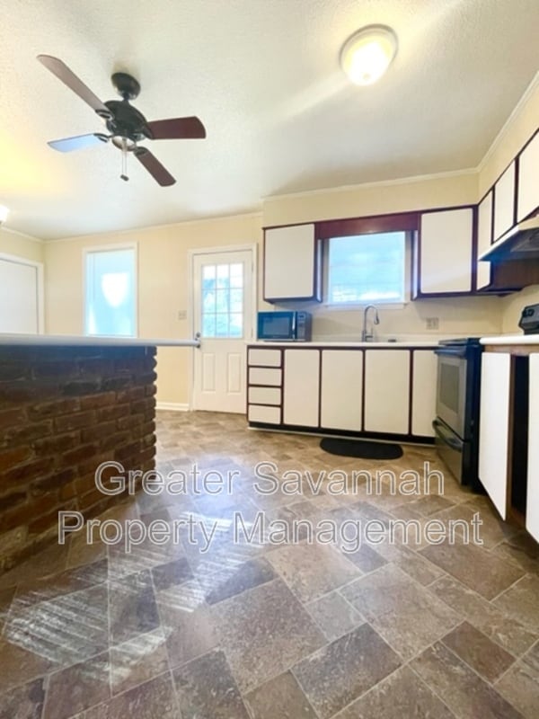 Building Photo - 320 Chatham Villa Dr