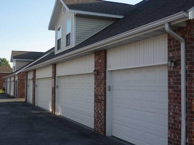 Building Photo - 1402 Frosty Dr