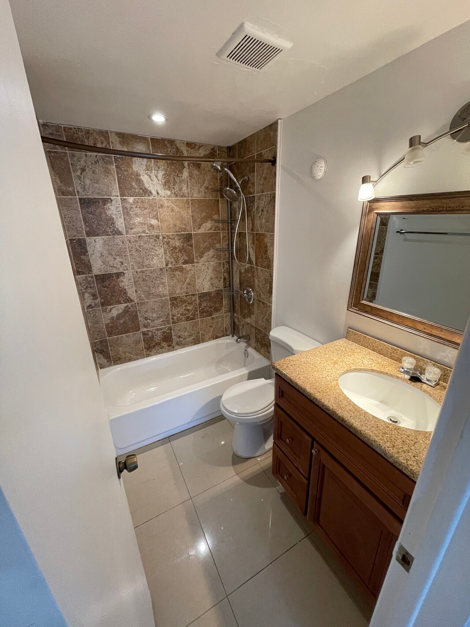 Building Photo - 1460 NE 169th St