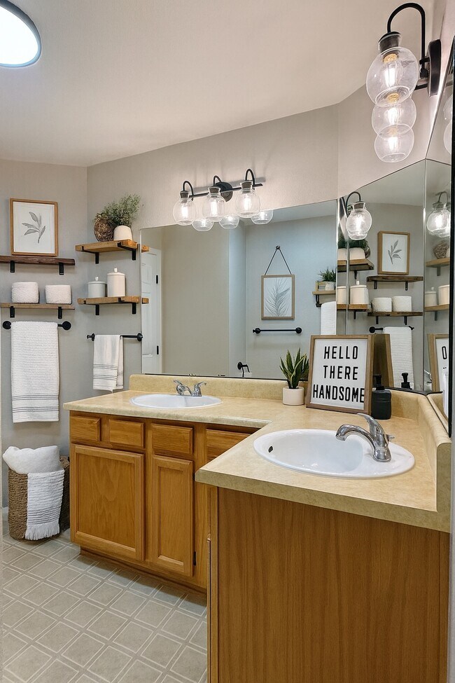 Building Photo - 440 Autumn Ridge Cir