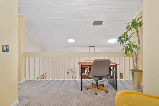 Building Photo - NOW AVAILABLE - Furnished Villa in Riverbend!