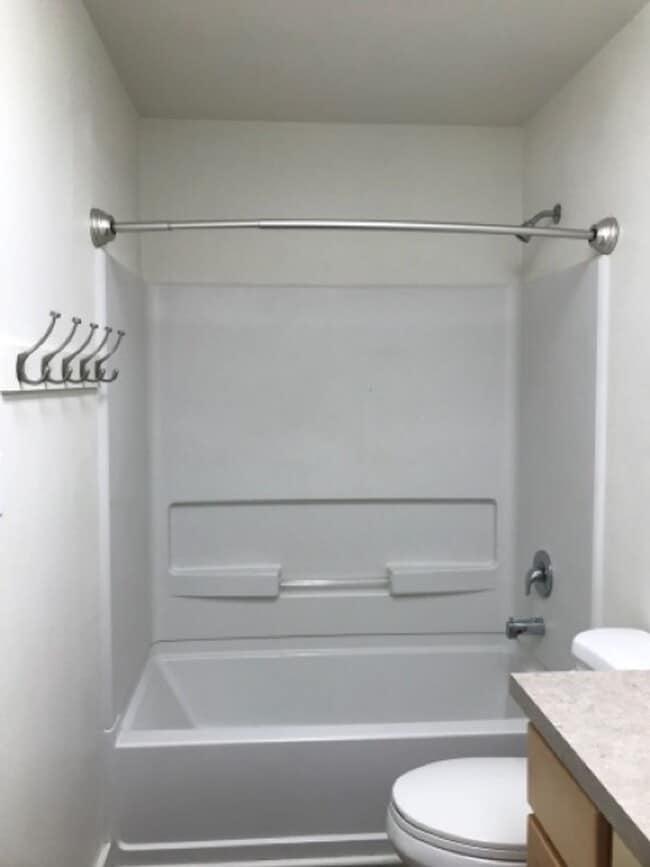 Building Photo - 584 Monroe St