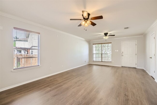 Building Photo - 3 bedroom 2 bathroom on a culdesac located on the far westside of San Antonio