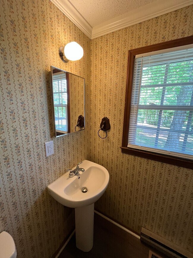 Building Photo - Charming 3-bedroom, 1.5-bathroom property in Pfafftown