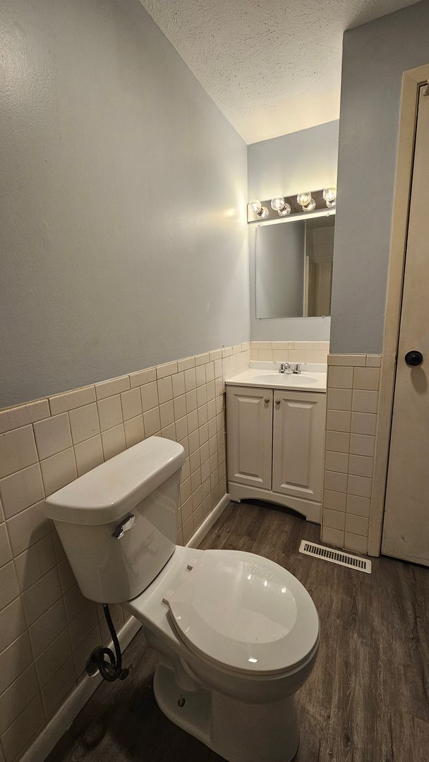 Building Photo - 1303-1305 Wolford Rd