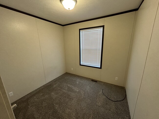 Building Photo - 691 Oregon St