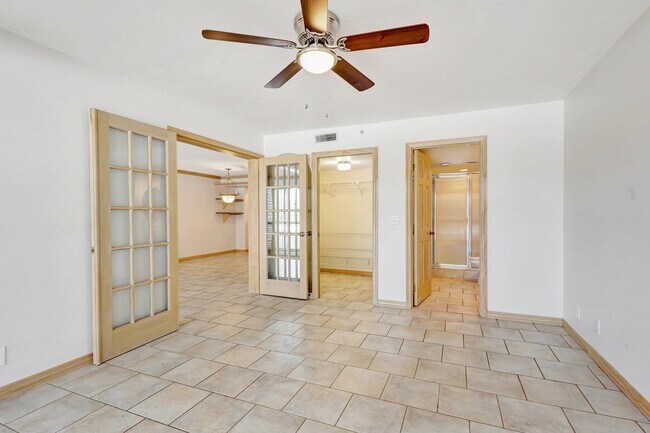 Building Photo - 3901 S Flagler Dr