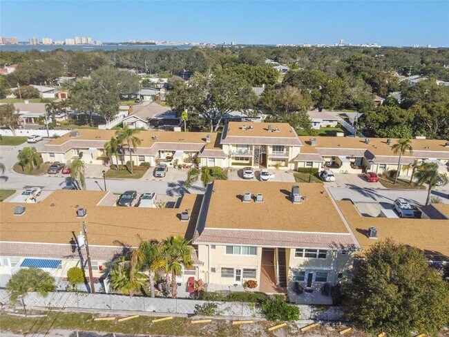 Building Photo - 610 Indian Rocks Rd N