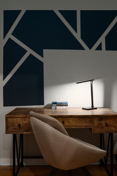 Building Photo - 906 N Damen Ave