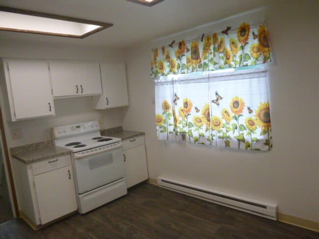 Building Photo - 3 Bedroom 1 Ba House