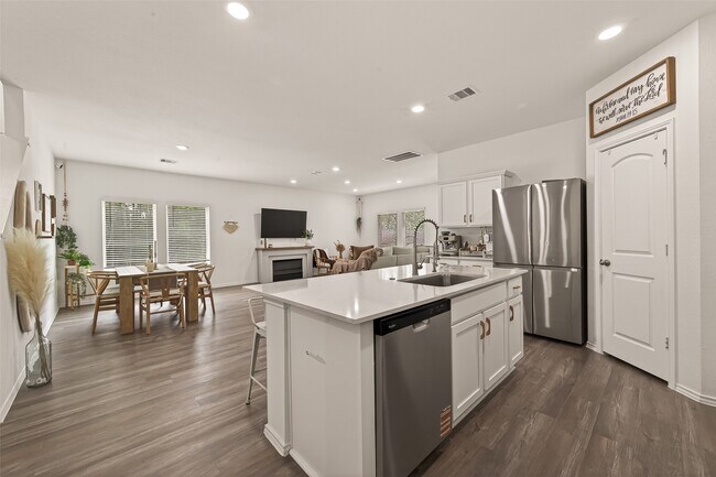 Building Photo - 24726 Cedar Ln