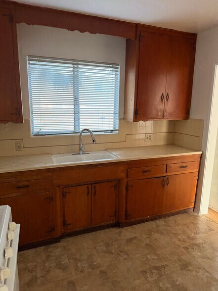 Building Photo - 918 W Huntington Dr