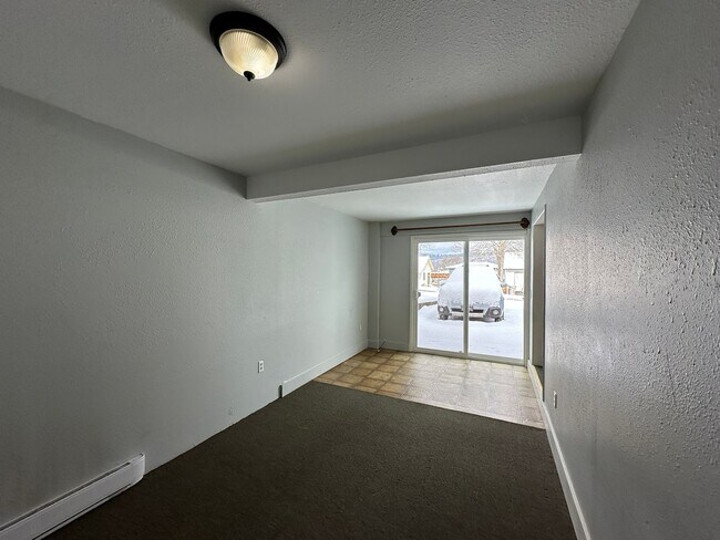 Building Photo - 407 E Eugene St