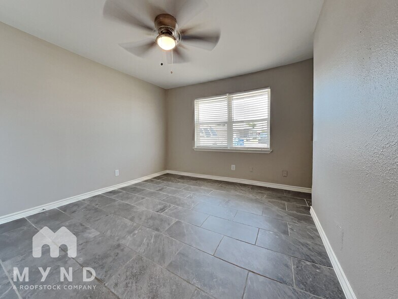 Building Photo - 1307 Cardinal Dr