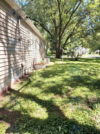 Building Photo - 2503 N Woodlawn Dr