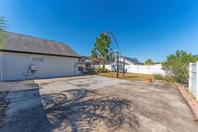 Building Photo - 8601 Cavendish Dr