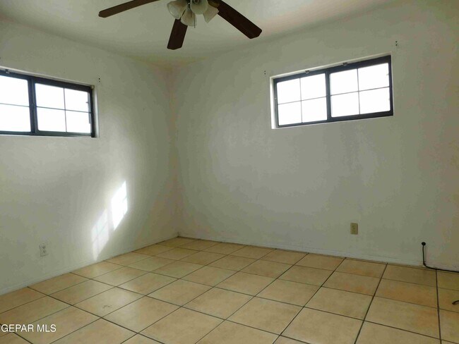 Building Photo - 7423 Mojave Dr