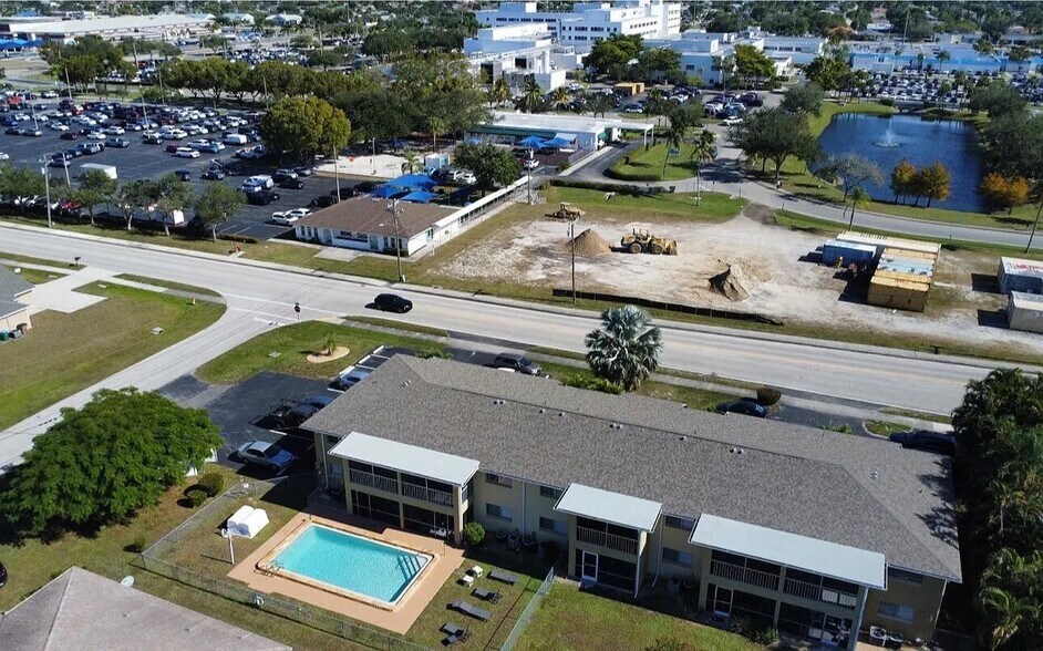 Building Photo - 706 SE 13th Ct