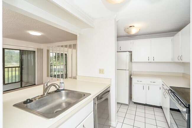 Building Photo - 10 Cristina Ct