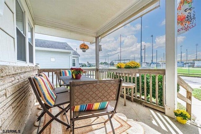 Building Photo - 303 24th St S