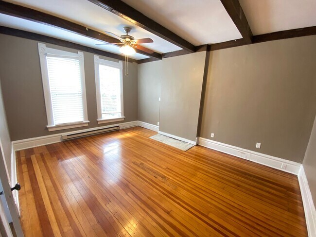 Building Photo - 1470 Neil Ave