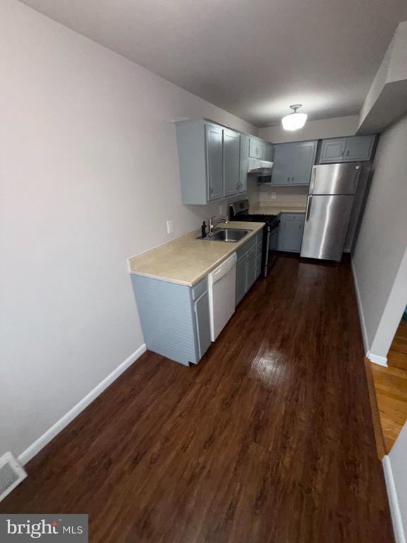 Building Photo - 320 Ripka St