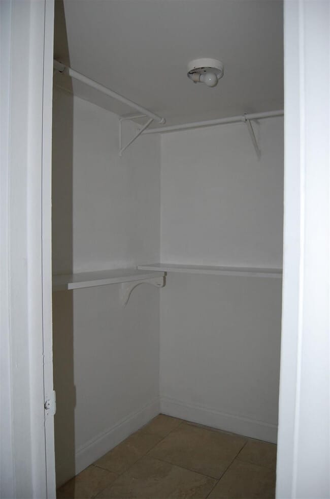 Building Photo - 622 NW 13th St