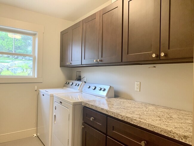 Building Photo - 22 Amberwood Dr