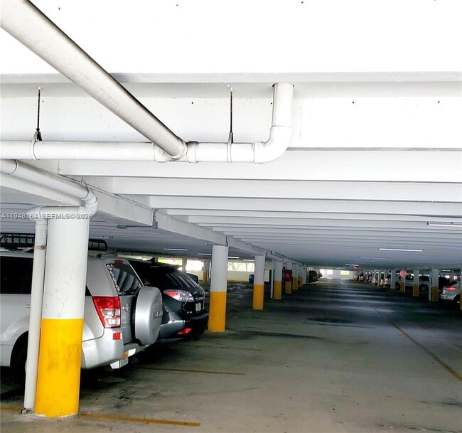 Building Photo - 17021 N Bay Rd