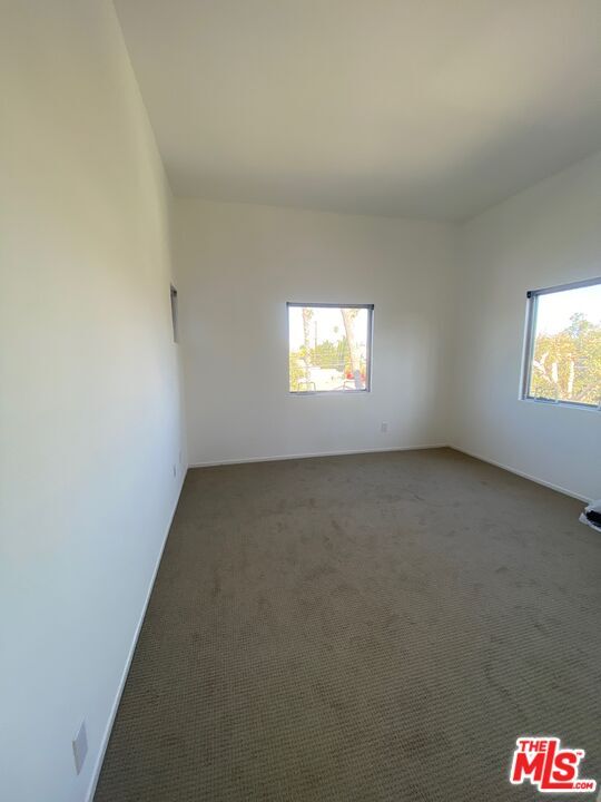 Building Photo - 2207 Brenta Pl