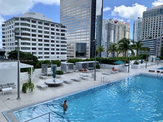Building Photo - 951 Brickell Ave