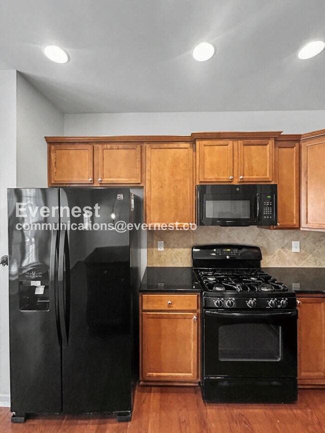 Building Photo - 8730 Macedonia Lake Dr