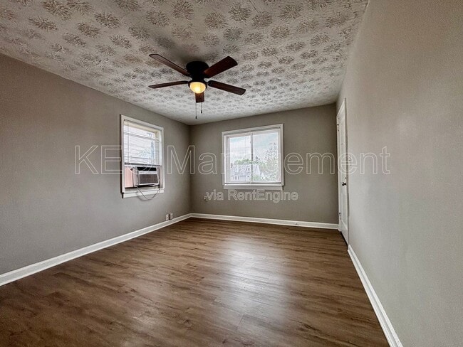 Building Photo - 231 E Xenia Dr