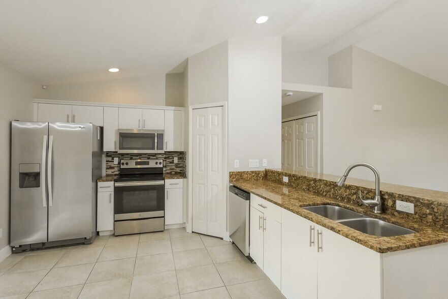 Building Photo - 845 SW 37th Ln